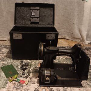 Rare Antique 1950 Portable Singer Sewing Macine "Featherweight"